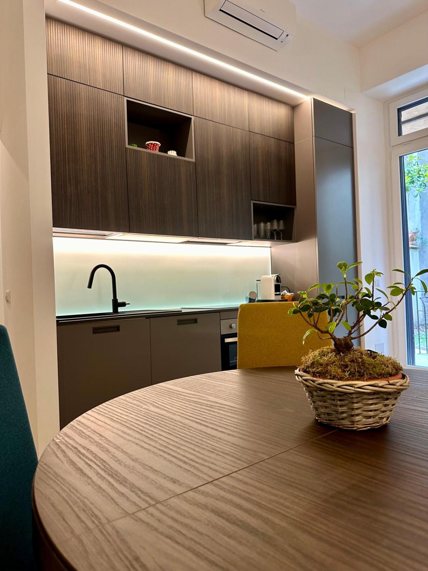 Lr Deluxe Apartments - Porta Venezia - Bilocale Con Giardino Privato Milaan Buitenkant foto