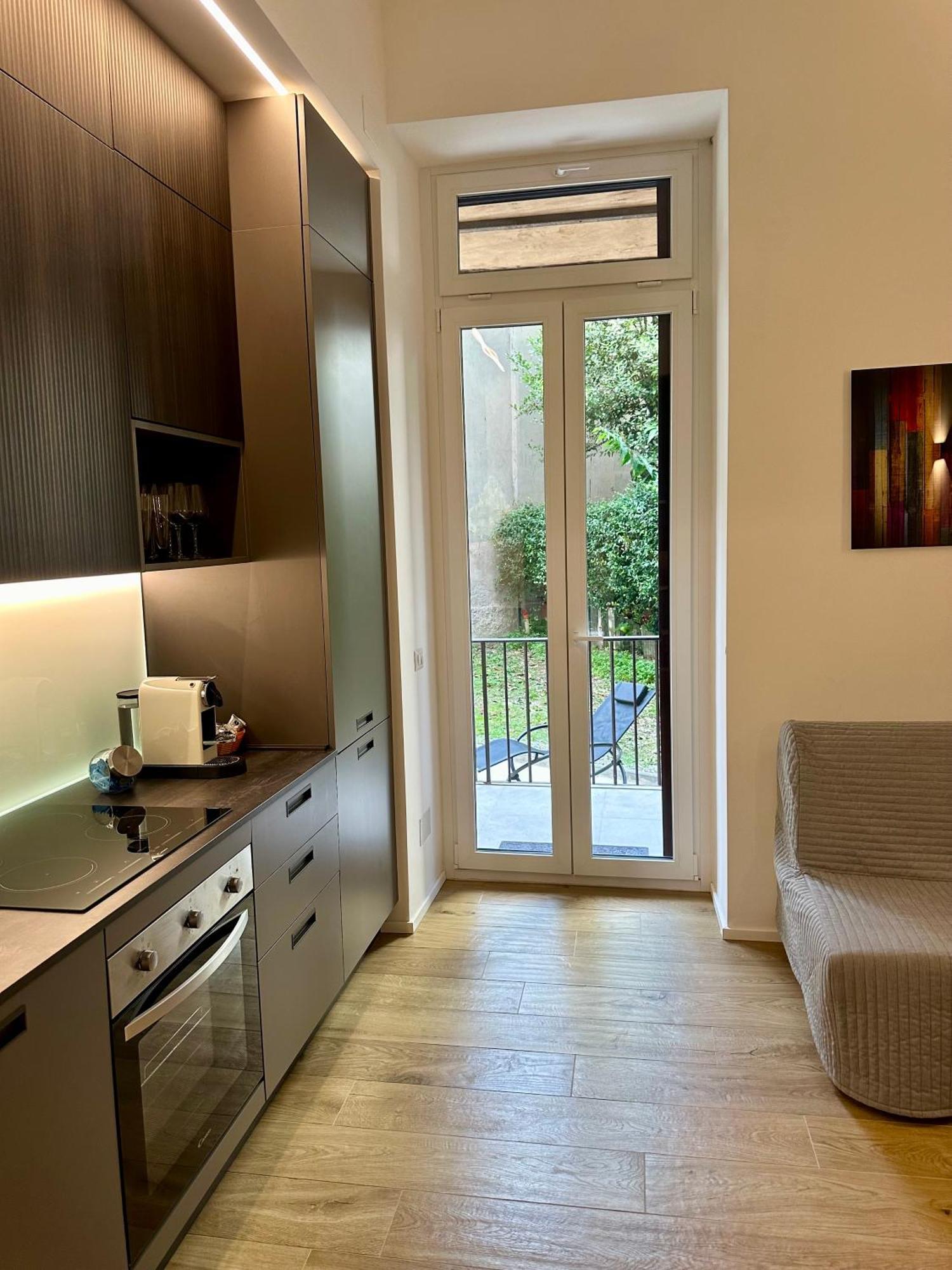 Lr Deluxe Apartments - Porta Venezia - Bilocale Con Giardino Privato Milaan Buitenkant foto