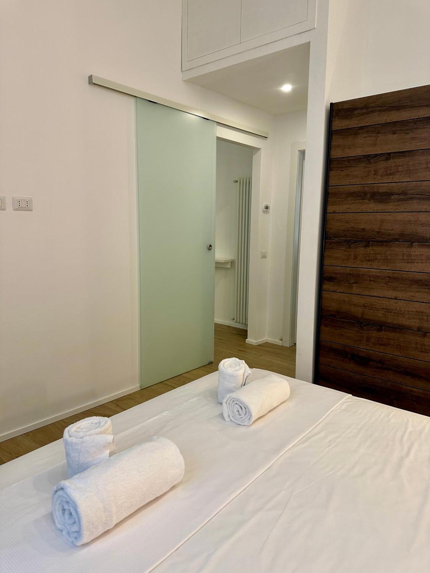 Lr Deluxe Apartments - Porta Venezia - Bilocale Con Giardino Privato Milaan Buitenkant foto