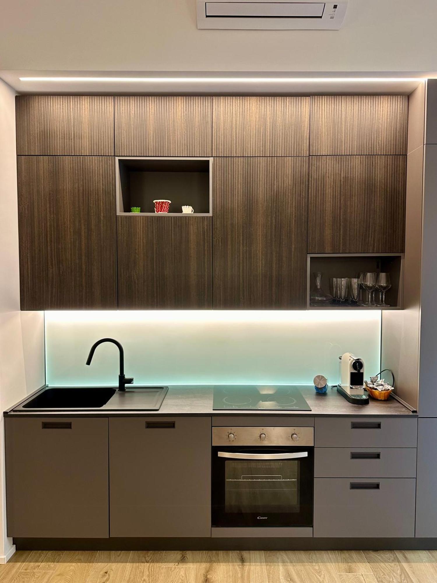 Lr Deluxe Apartments - Porta Venezia - Bilocale Con Giardino Privato Milaan Buitenkant foto