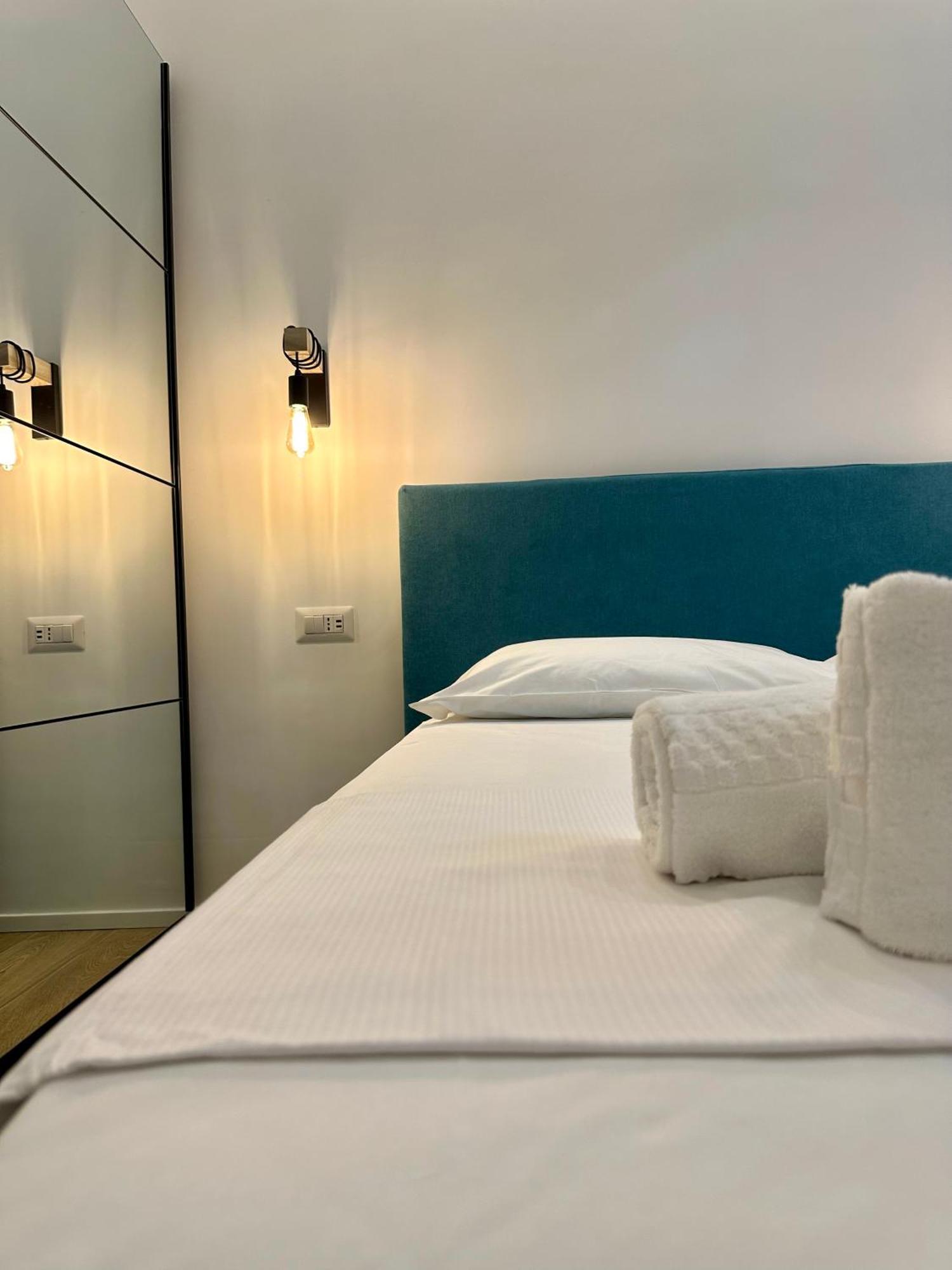 Lr Deluxe Apartments - Porta Venezia - Bilocale Con Giardino Privato Milaan Buitenkant foto