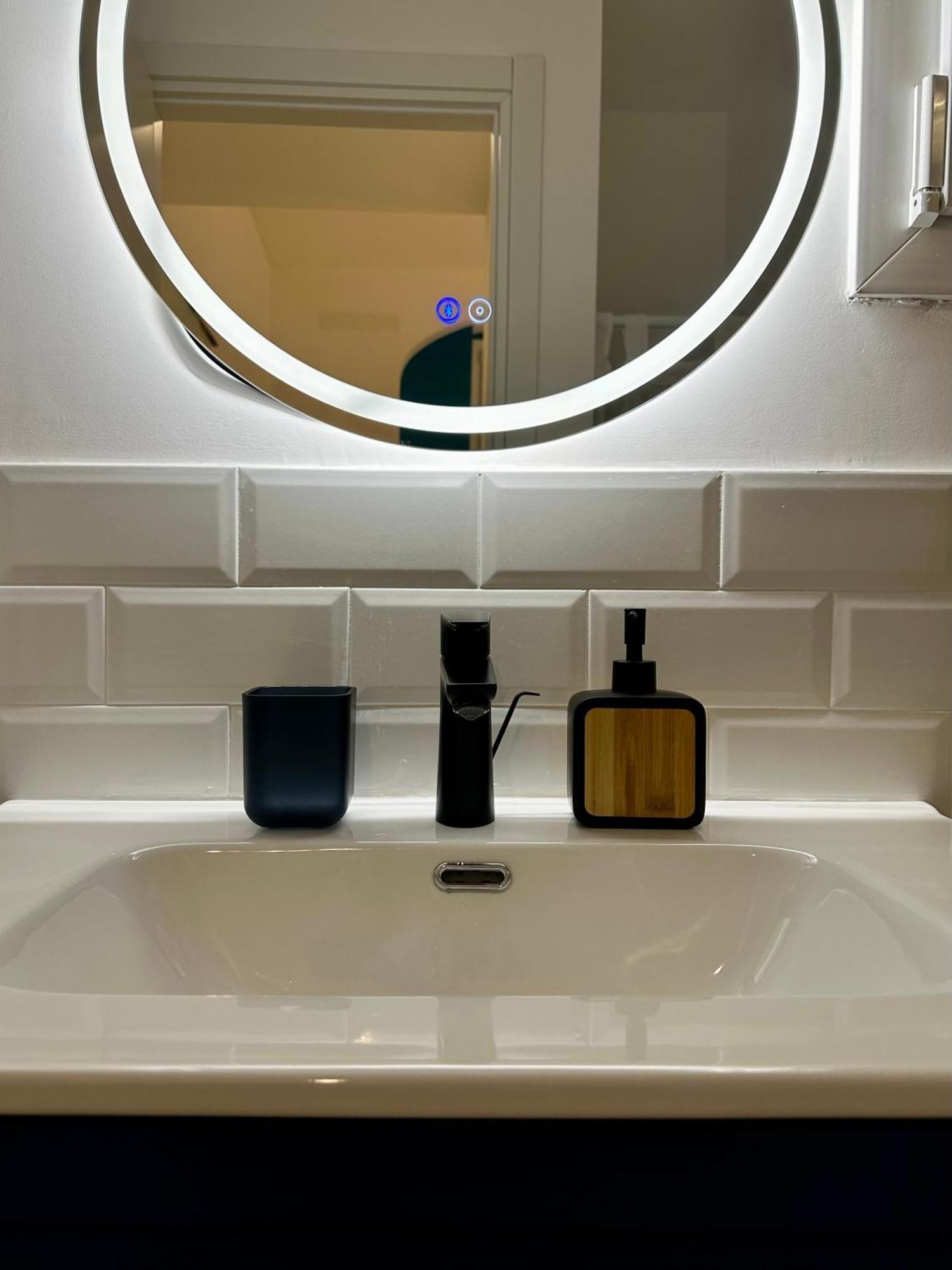 Lr Deluxe Apartments - Porta Venezia - Bilocale Con Giardino Privato Milaan Buitenkant foto